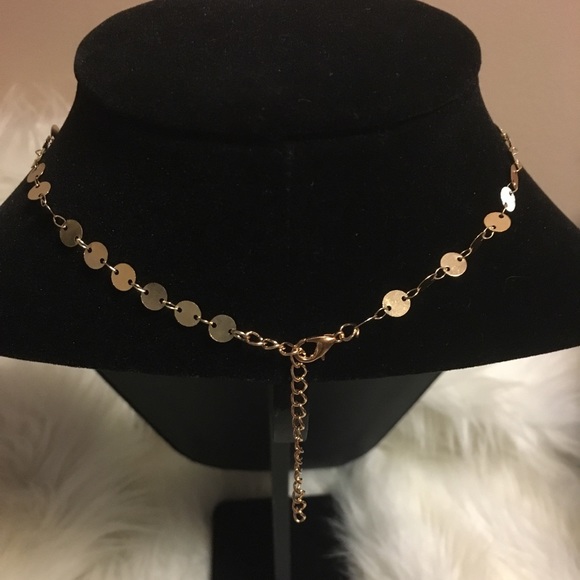 Beautiful “Y” gold tone necklace - Picture 5 of 5